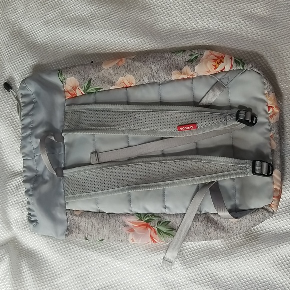 VOORAY FLORAL BACKPACK IN GREY & PINK - Picture 3 of 7